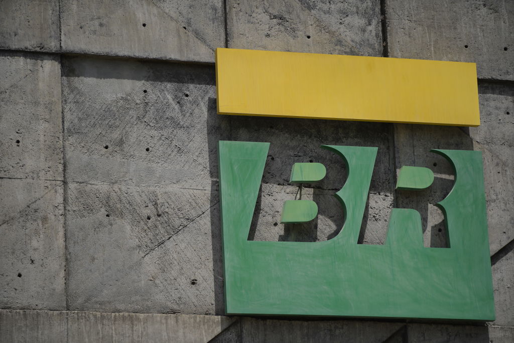 Emblema da Petrobras na edificação da base da companhia no coração do Rio de Janeiro (Wagner Meier/Getty Images)