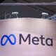 Emblema da Meta em evento comercial na Alemanha (Krisztian Kocsi/Bloomberg)