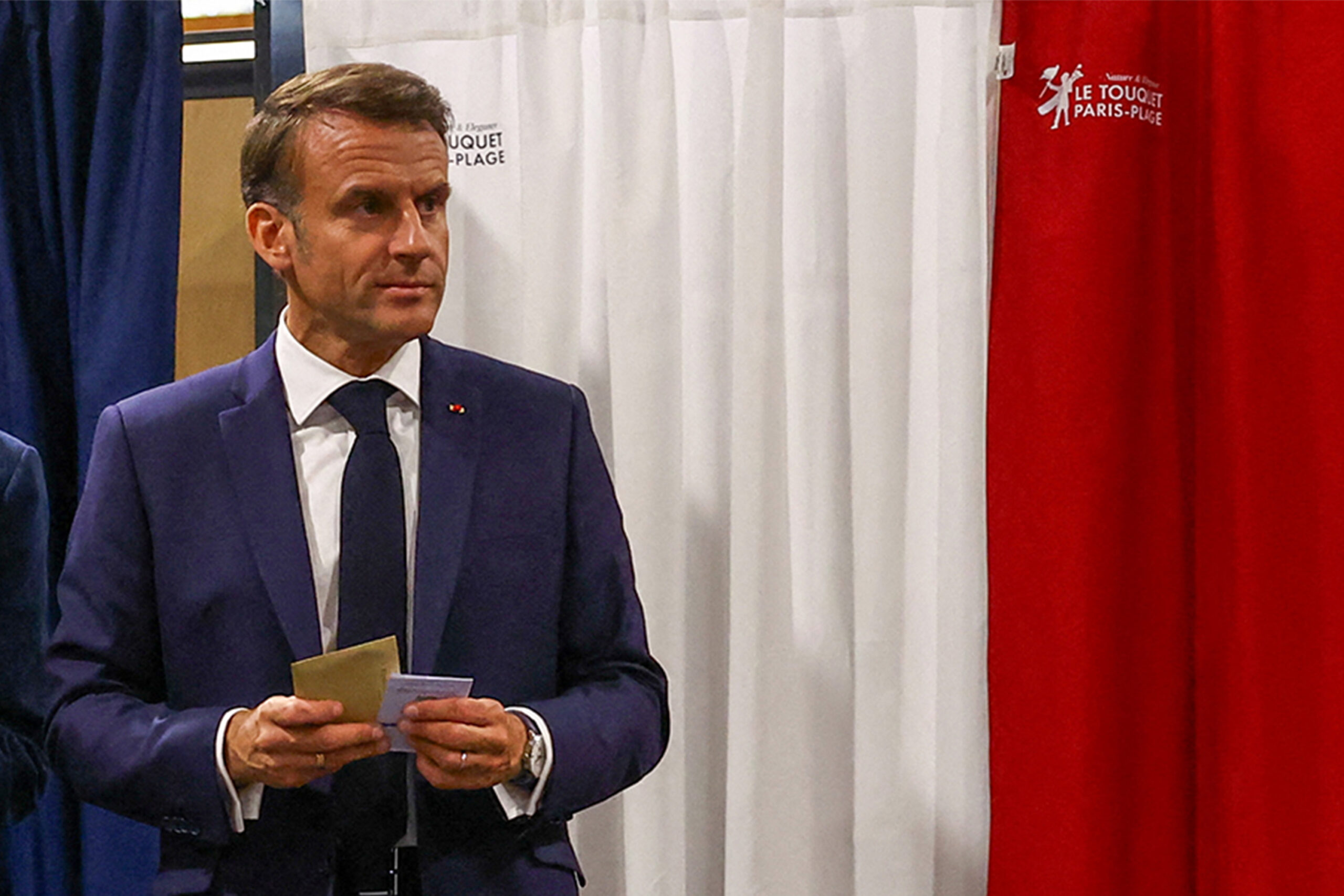 Emmanuel Macron votando no Parlamento Europeu em Le Touquet, em 9 de junho (Hannah McKay/AFP/Getty Images)