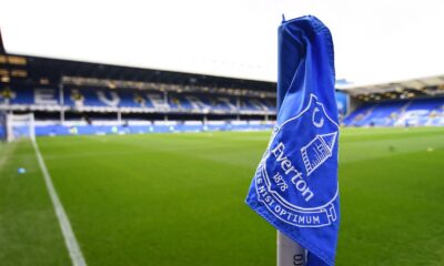 Imagem de bandeira do Everton no estádio Goodison Park, em Liverpool, no Reino Unido (REUTERS/Peter Powell)