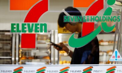 O emblema da Seven & I do Japão aparece em sua loja de conveniência 7-Eleven em Tóquio, Japão, em 19 de agosto de 2024. REUTERS/Kim Kyung-Hoon