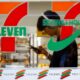 O emblema da Seven & I do Japão aparece em sua loja de conveniência 7-Eleven em Tóquio, Japão, em 19 de agosto de 2024. REUTERS/Kim Kyung-Hoon