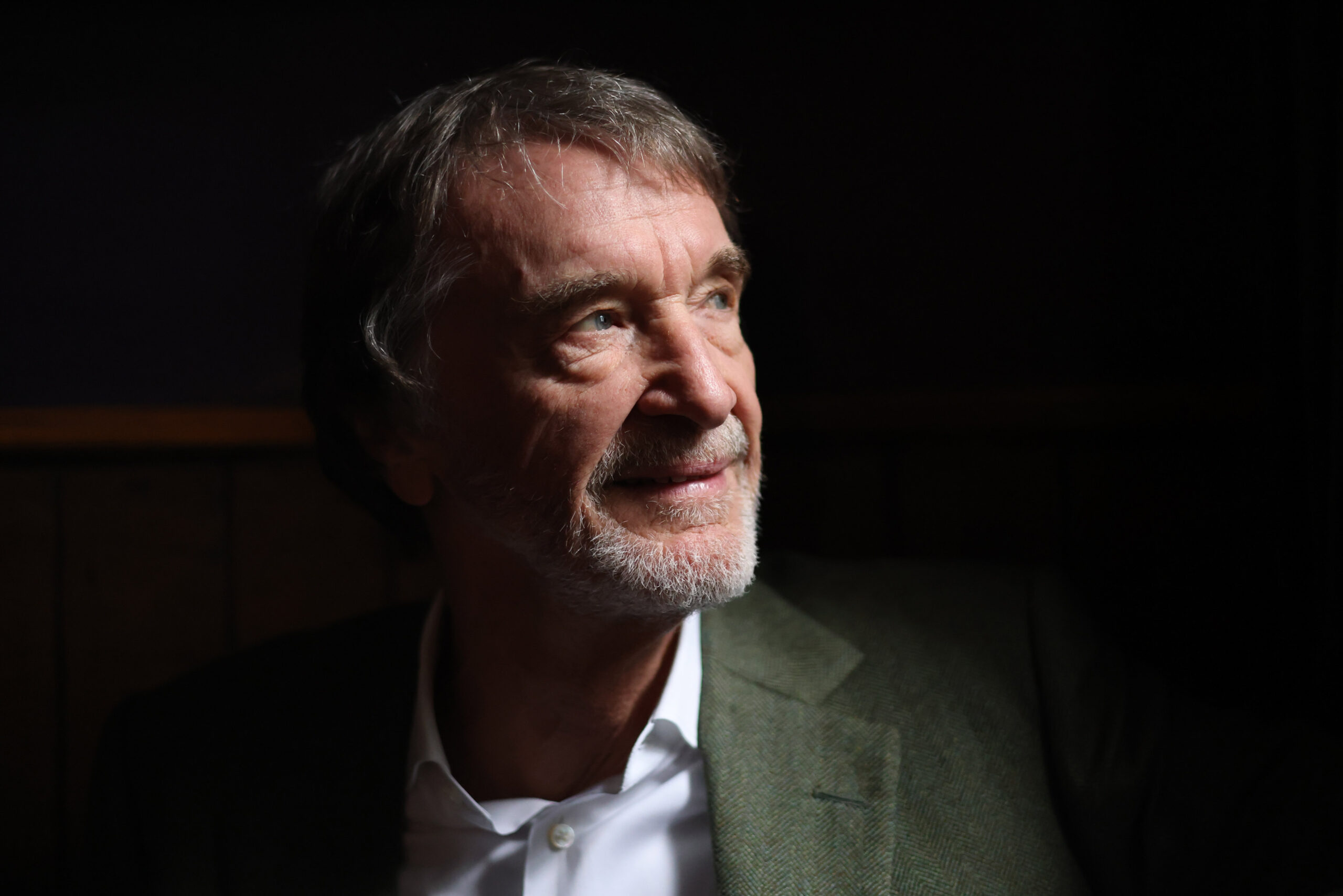 Jim Ratcliffe fez fortuna no setor químico. Agora ele está liderando a recuperação de um dos maiores times de futebol do planeta (Hollie Adams/Bloomberg)