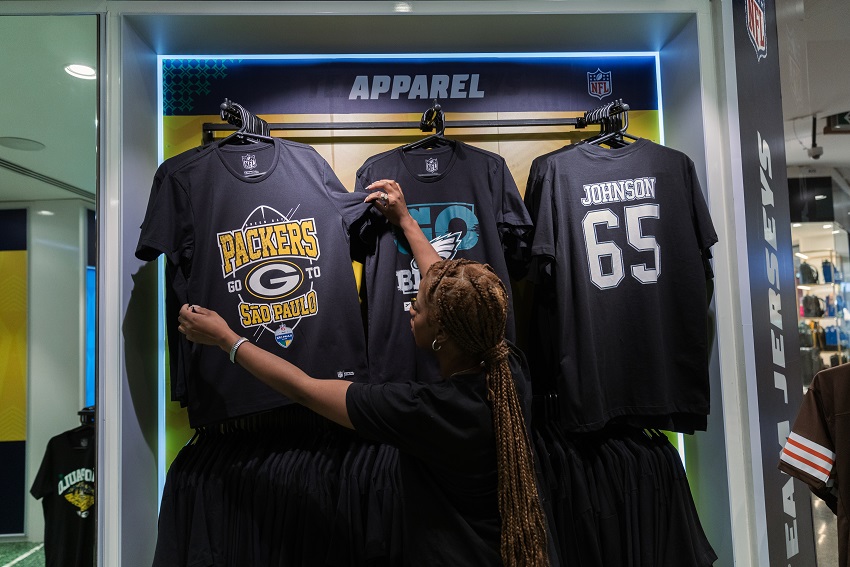 Uma loja temporária da NFL Fanatics em um centro comercial em São Paulo (Tuane Fernandes/Bloomberg)