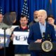 Joe Biden no escritório dos United Steel Workers em Pittsburgh, Pennsylvania, em 17 de abril (Nate Smallwood/Bloomberg)