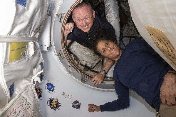 Suni Williams e Butch Wilmore na ISS (Divulgação/Nasa)