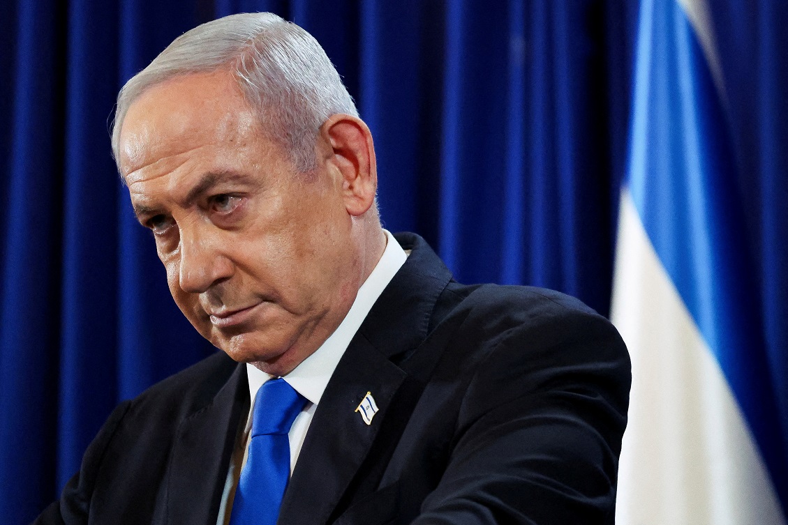 O primeiro-ministro de Israel, Benjamin Netanyahu, faz uma interrupção durante uma coletiva de imprensa em meio à crise contínua em Gaza entre Israel e Hamas, em Tel Aviv, Israel, 13 de julho de 2024. REUTERS/Nir Elias/Pool TPX IMAGES OF THE DAY