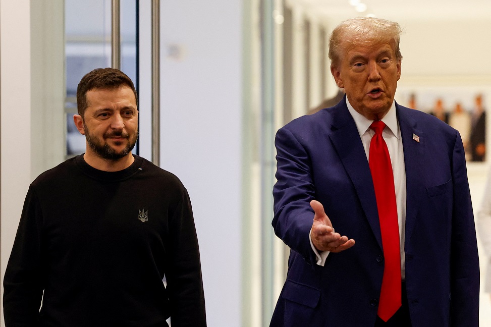Chefe de Estado da Ucrânia, Volodymyr Zelensky, ao lado do candidato republicano à Presidência dos EUA, Donald Trump, em Nova York (REUTERS/Shannon Stapleton)