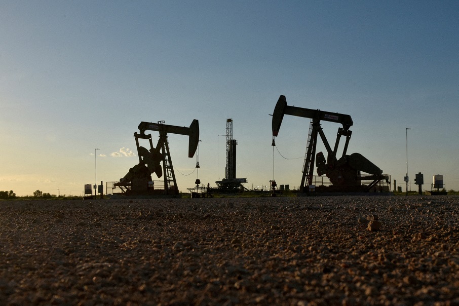 Imagem de bombas de petróleo em operação