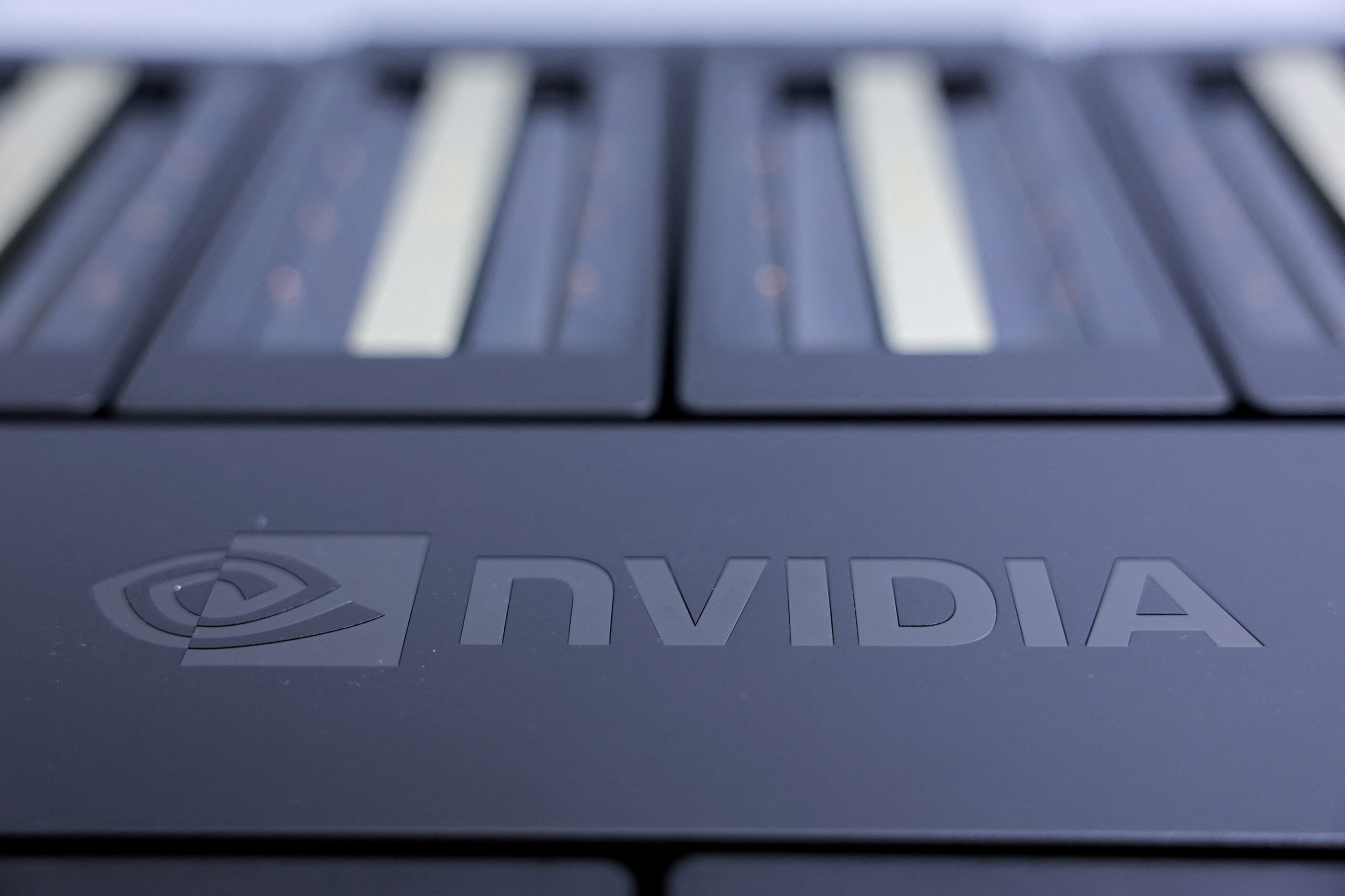 Imagem de uma placa de vídeo da Nvidia em exposição.