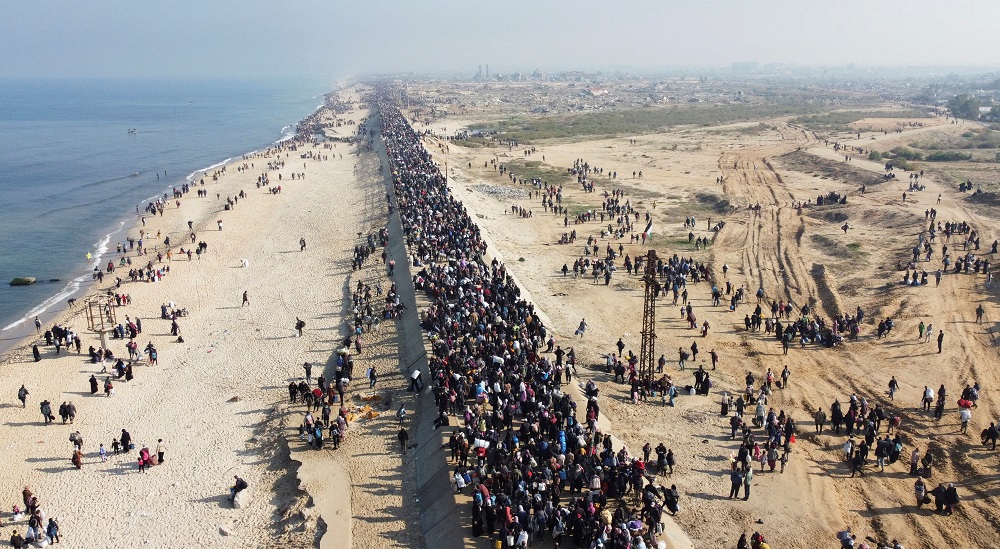 Palestinians returning to their homes