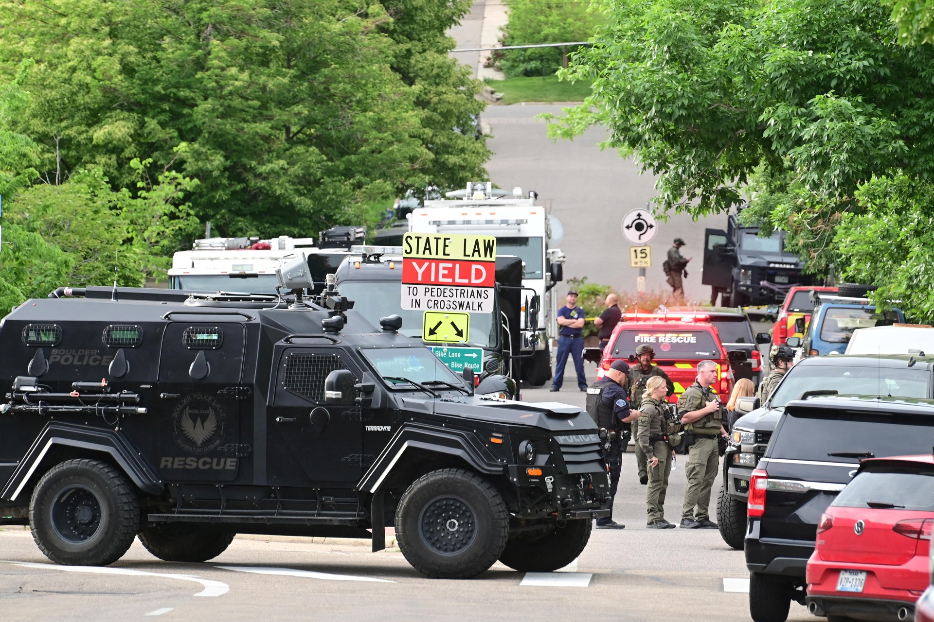 Reunião da polícia em Boulder após ataque