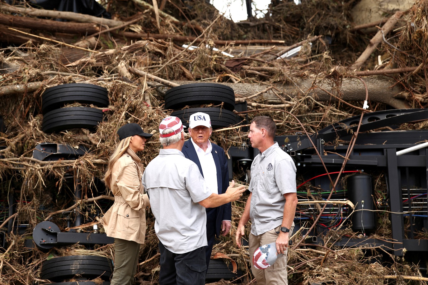 Visita de Donald Trump a área de enchentes