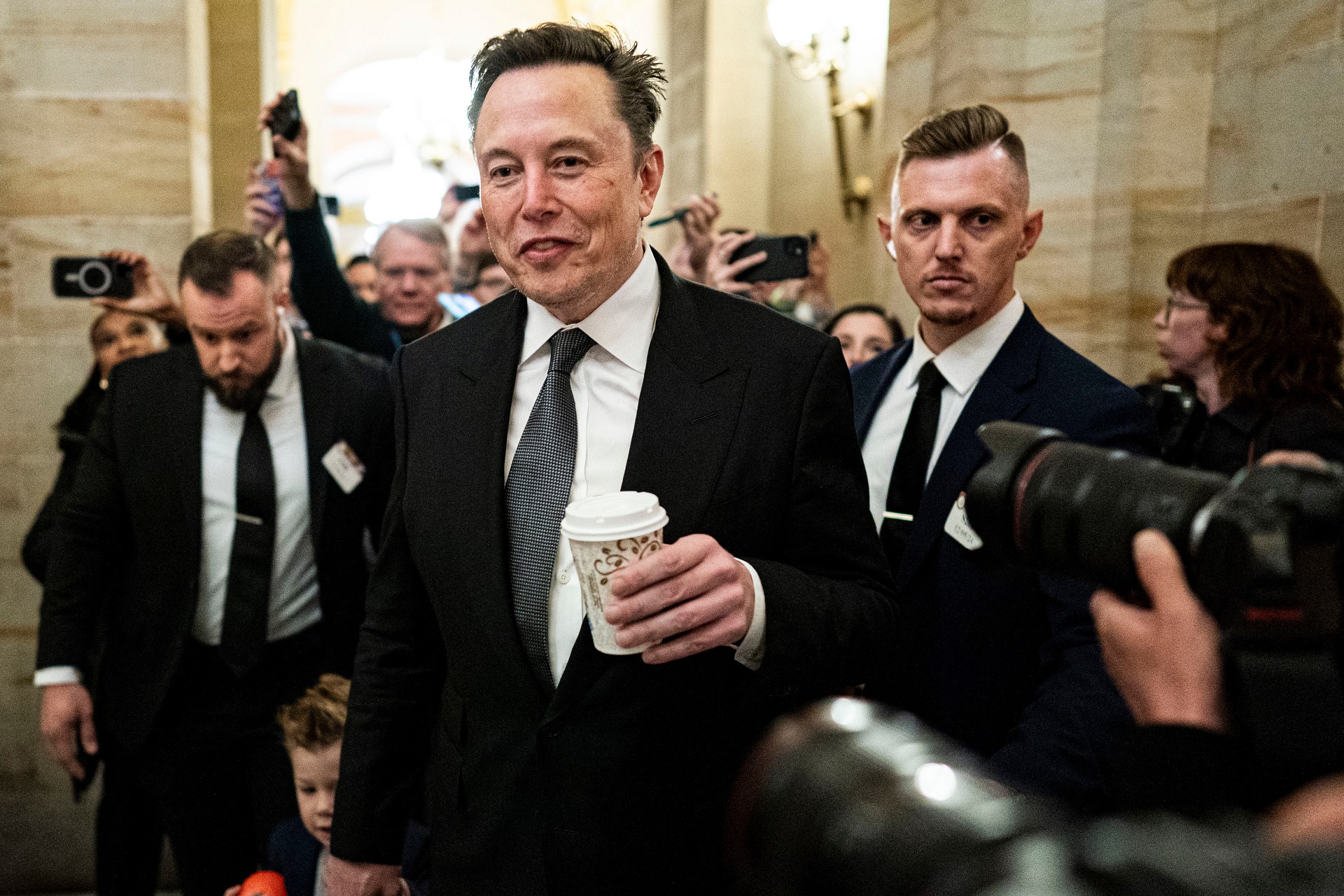 Elon Musk durante uma reunião