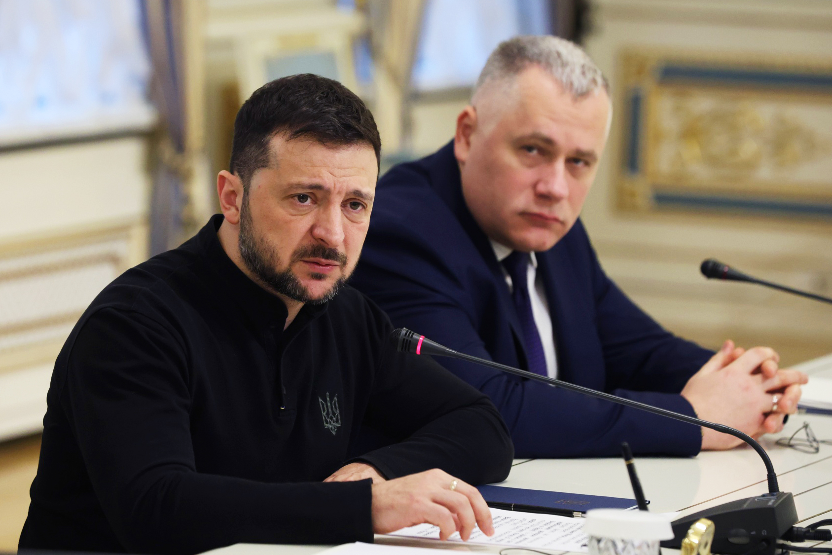 Imagem de Volodymyr Zelensky e Ihor Zhovkva.