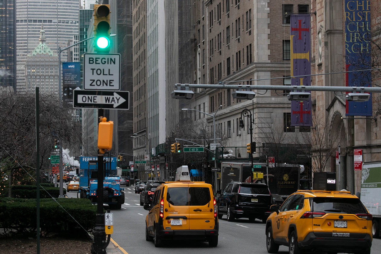 Análise sobre a proposta de taxa de congestionamento de Nova York após a decisão judicial.