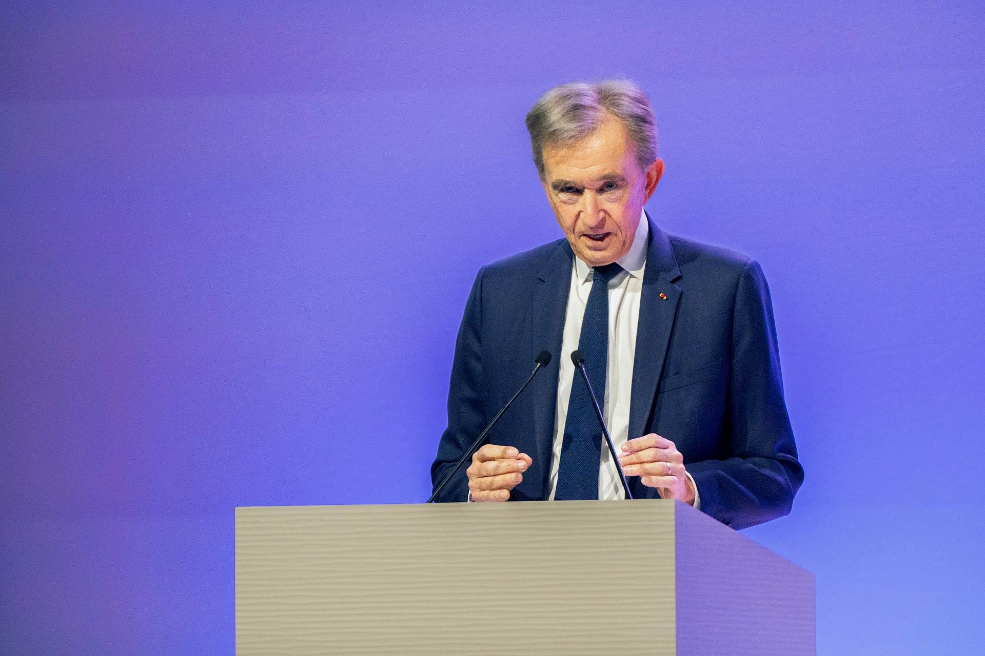 Bernard Arnault durante a coletiva de imprensa