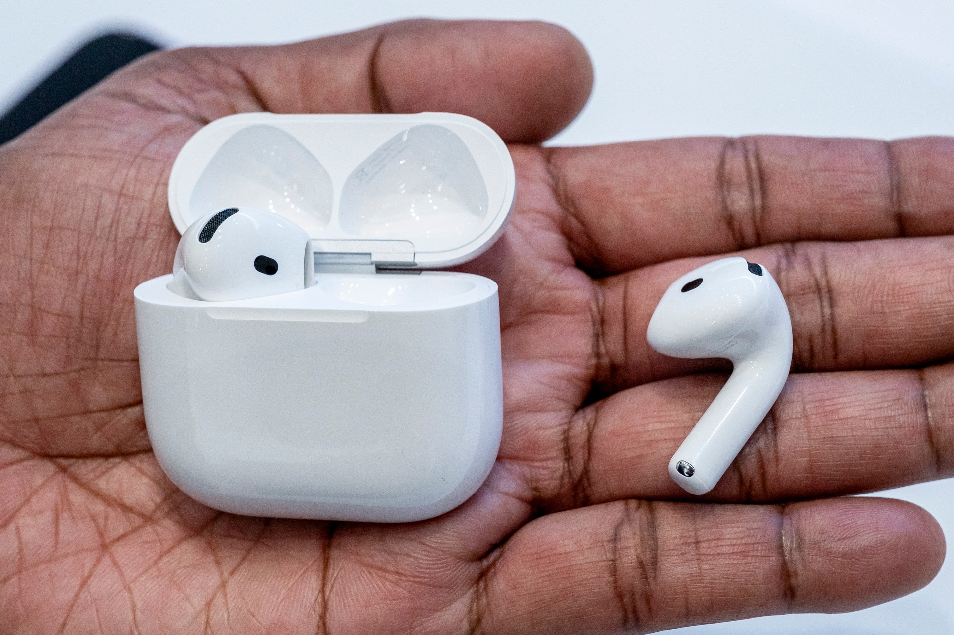 AirPods da Apple em destaque durante o evento