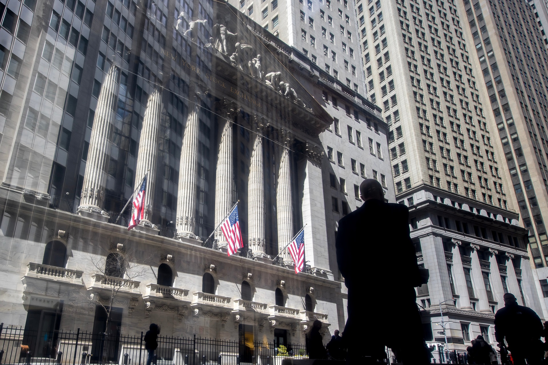 Traders no pregão da NYSE durante um dia de alta.