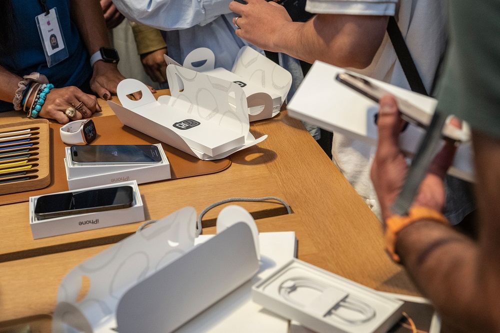 Clientes da Apple na Quinta Avenida.