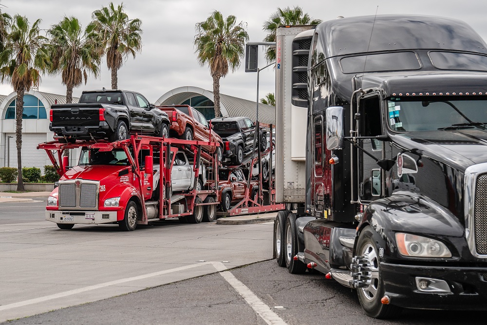 Caminhão com automóveis