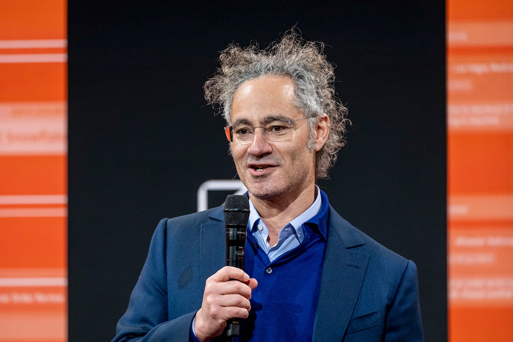 Retrato de Alex Karp, CEO da Palantir Technologies.