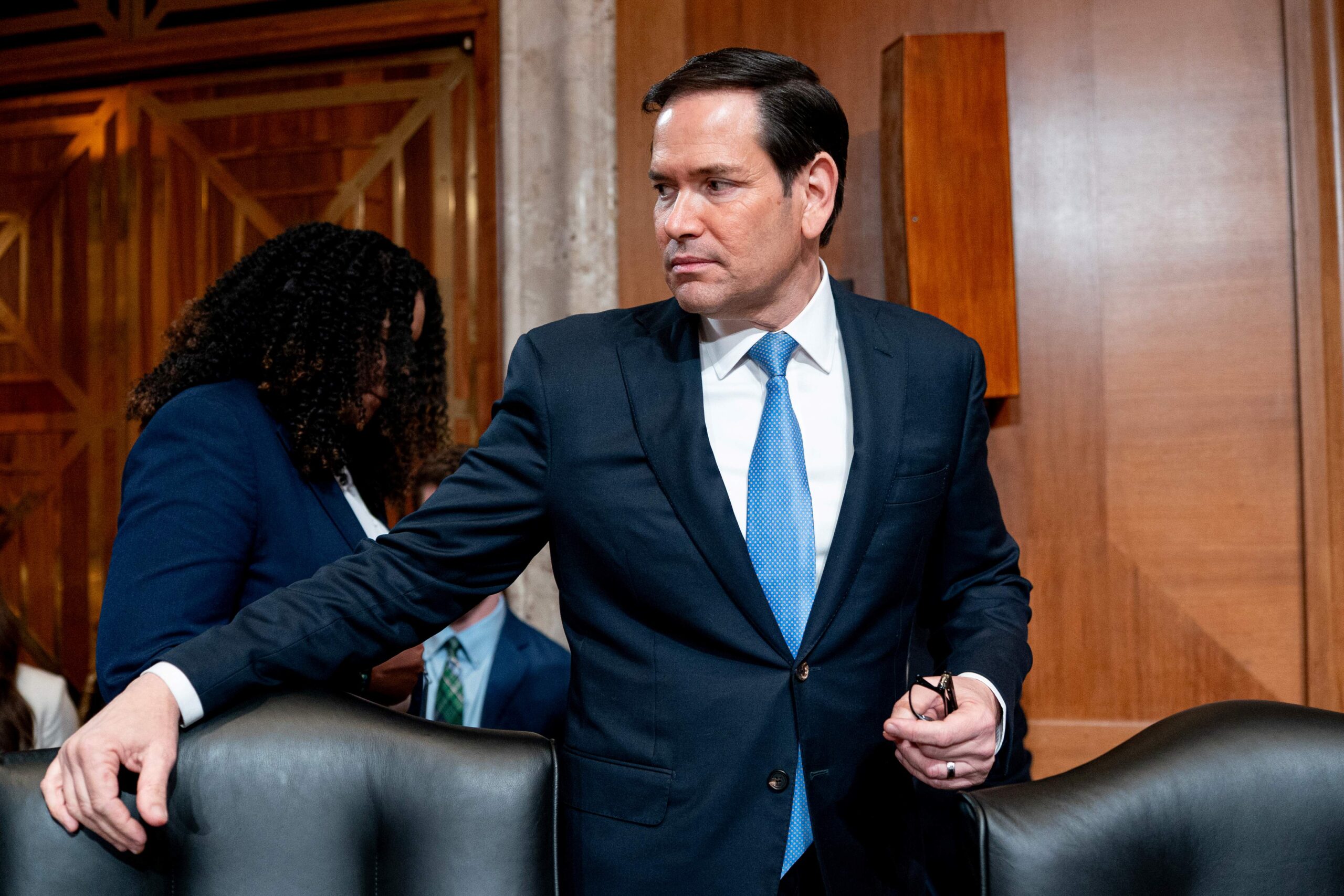 Foto de Marco Rubio durante audiência no Senado.
