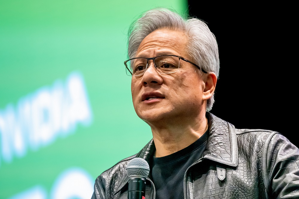 Imagem de Jensen Huang durante a conferência.
