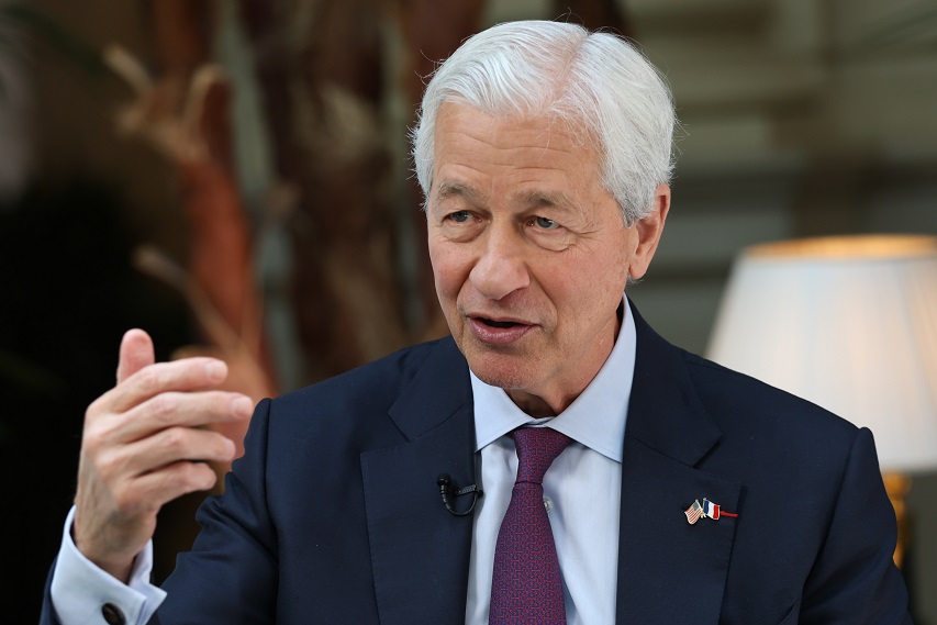 Retrato de Jamie Dimon durante a entrevista