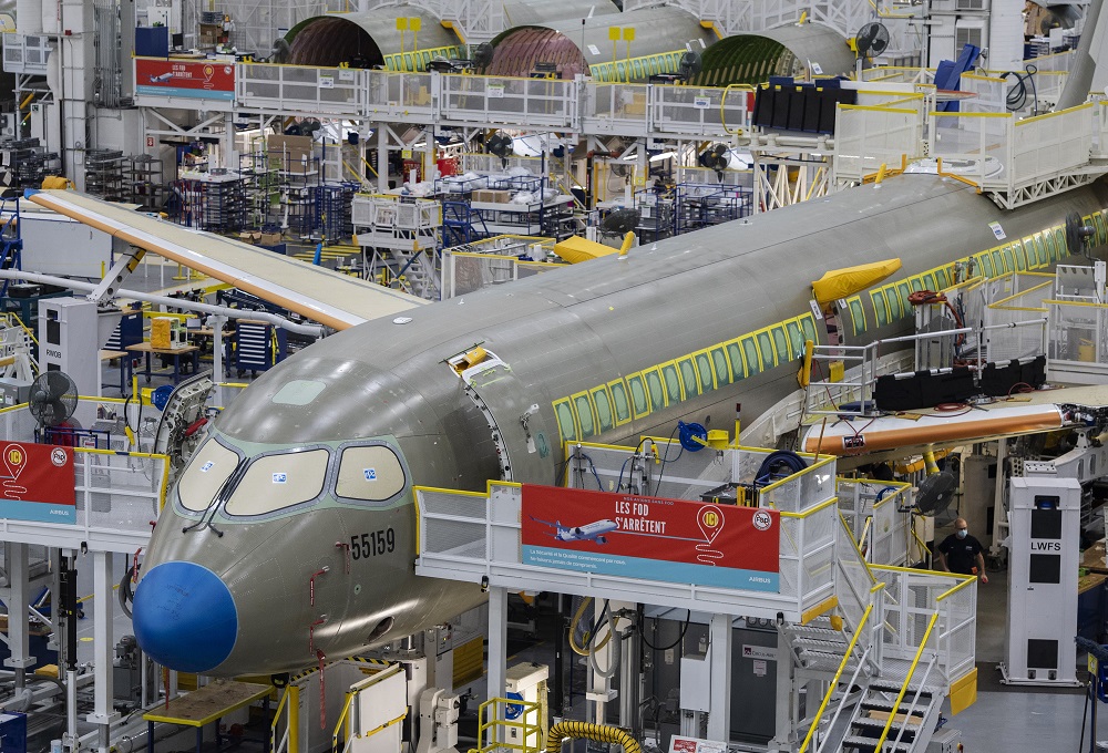 Imagem da montagem do Airbus A220