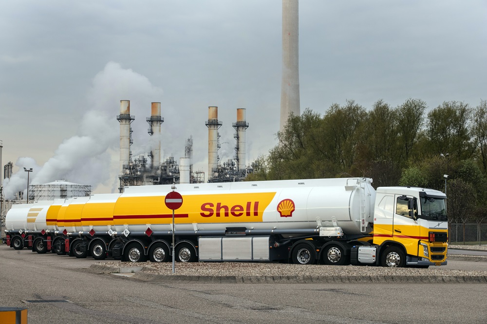 Logotipo da Royal Dutch Shell em caminhões
