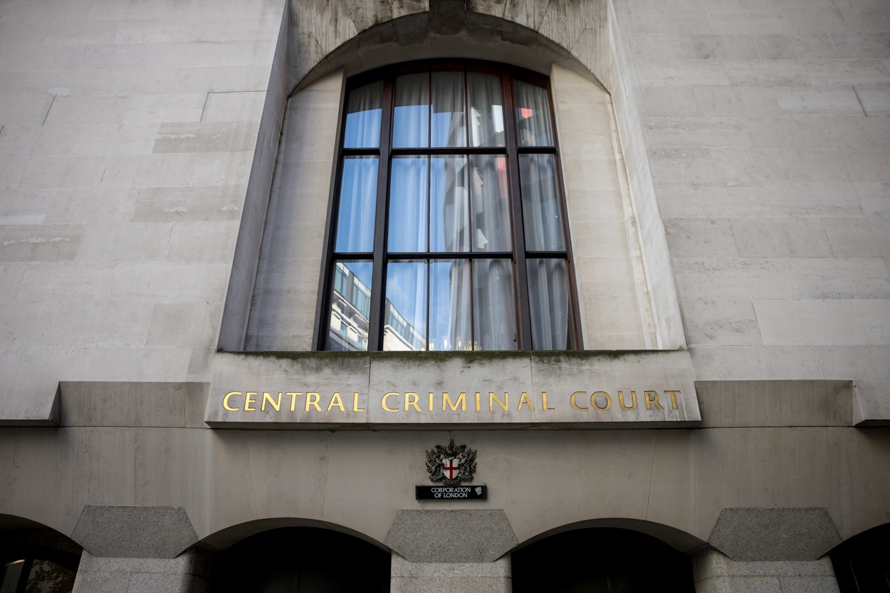 Imagem do tribunal onde o julgamento está ocorrendo.