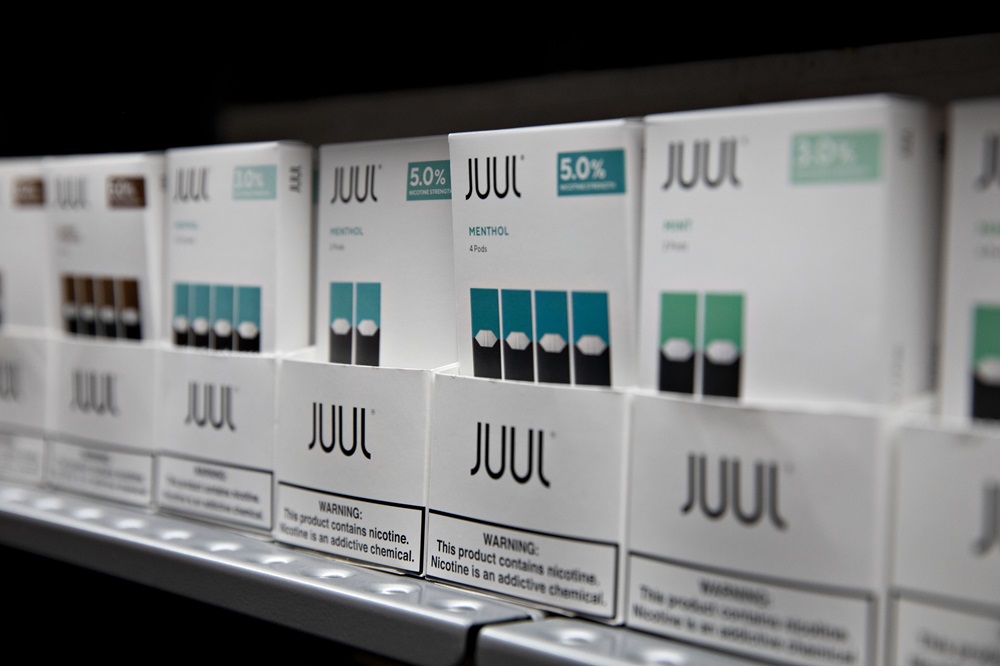 Cartuchos de vapor da Juul em exposição