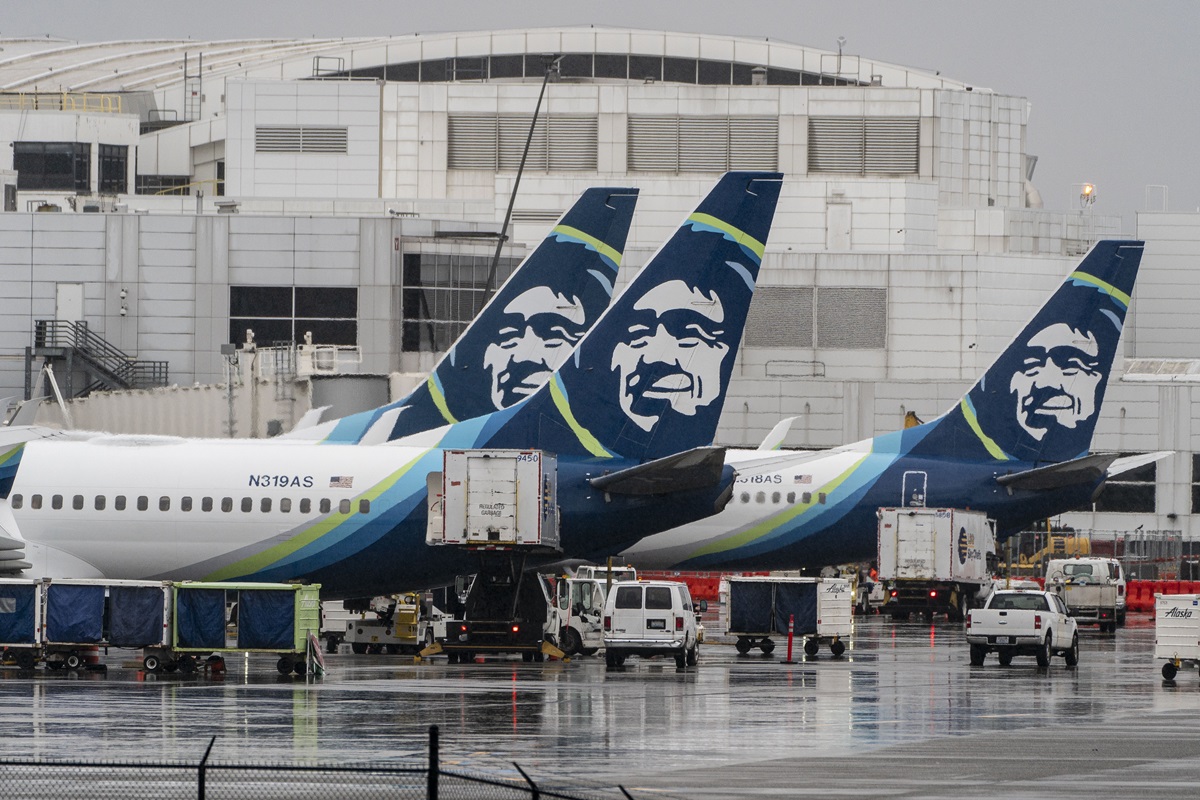 Aeronave da Alaska Airlines no aeroporto de Seattle.