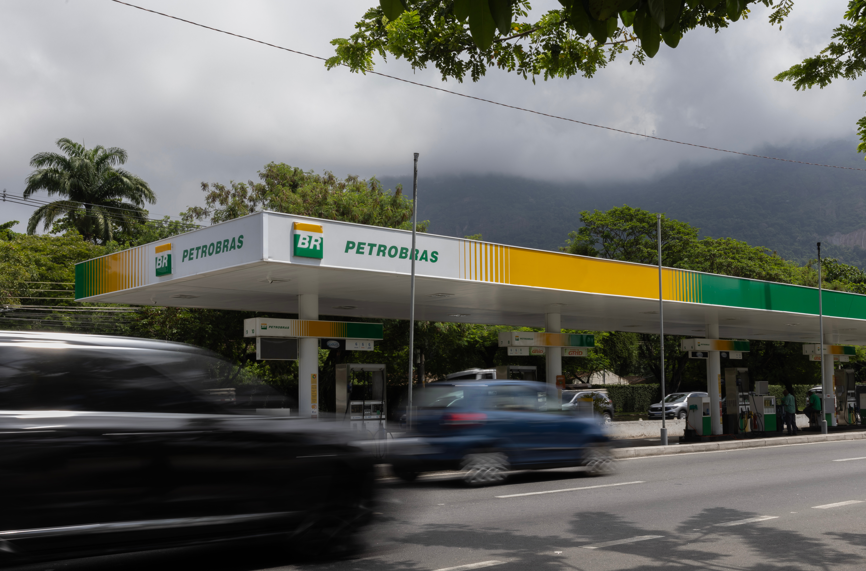 Imagem mostrando a estação de serviço da Petrobras.