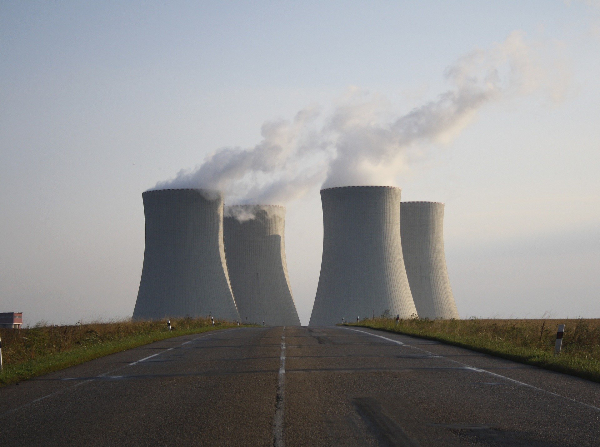Imagem de uma usina nuclear.