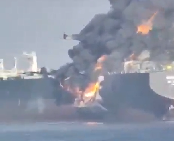 Imagem de superpetroleiros no Estreito de Hormuz