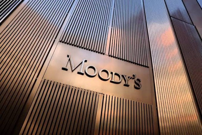 Imagem da fachada do escritório da Moody's.