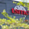 Logotipo da TSMC em um edifício em Hsinchu, Taiwan