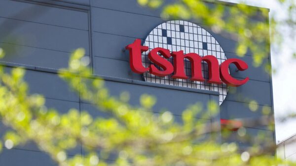 Logotipo da TSMC em um edifício em Hsinchu, Taiwan