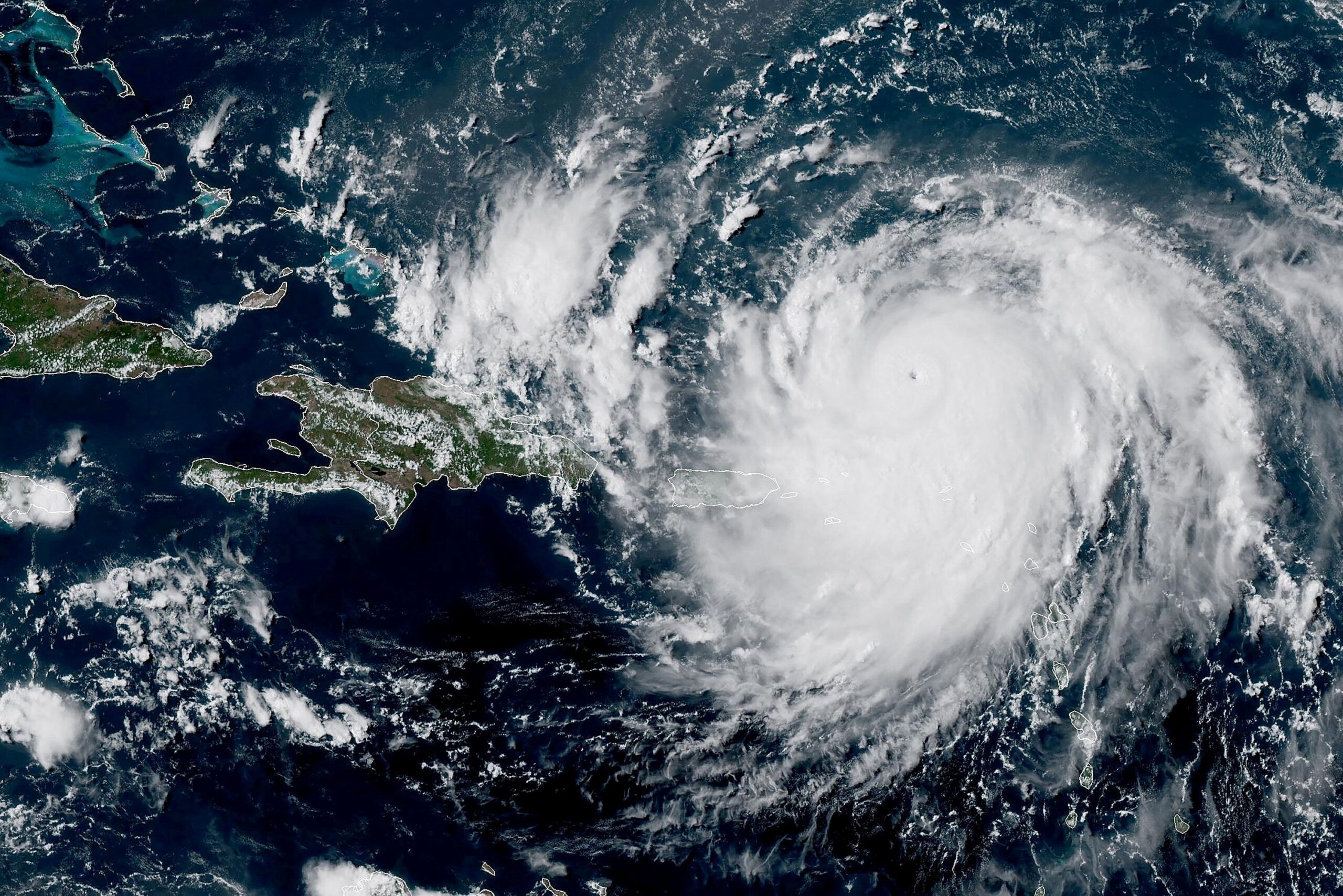 Imagem do furacão Erin próximo a Porto Rico