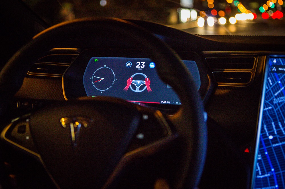Atualização de software da Tesla em veículo Model S