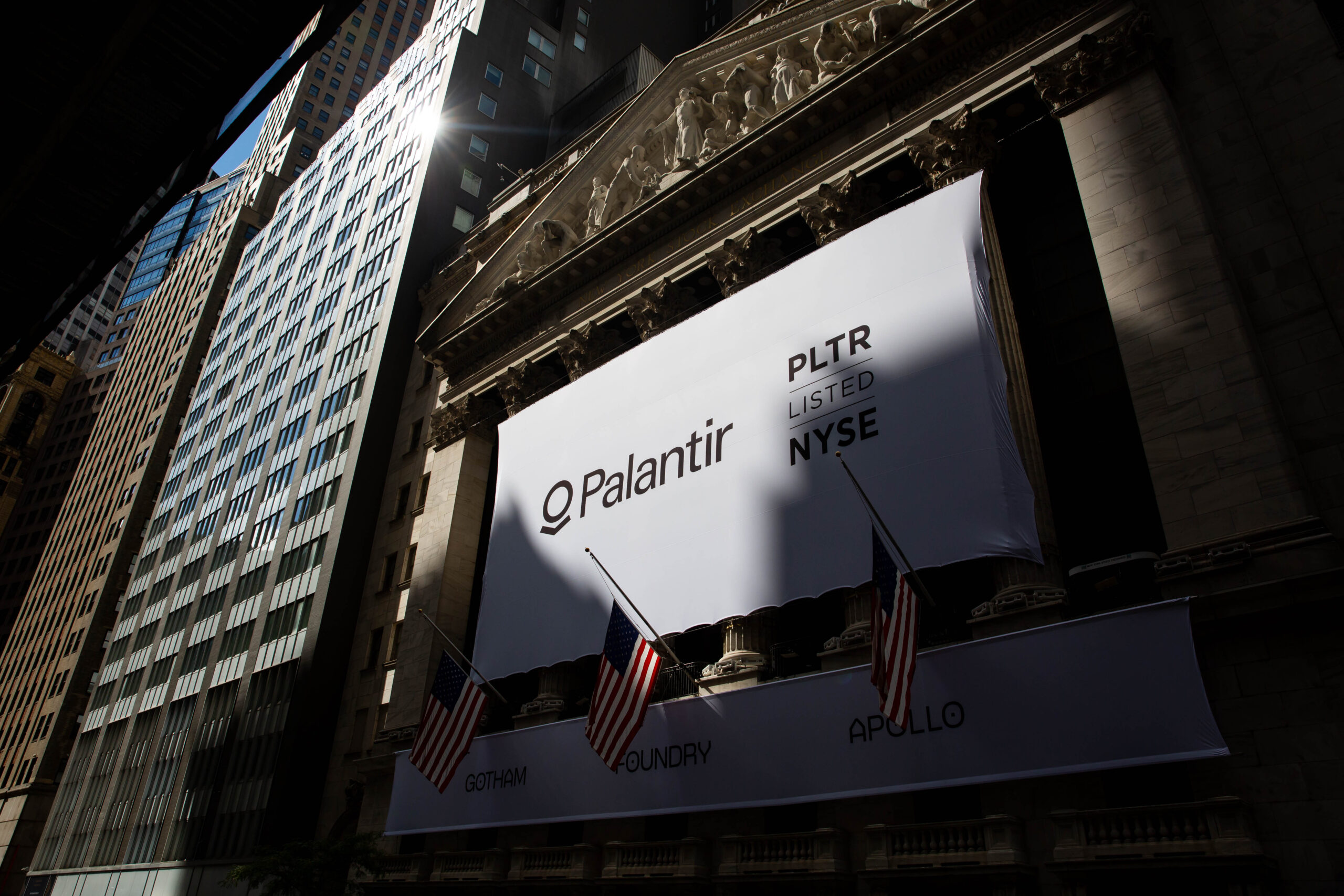 Visibilidade do logo da Palantir Technologies durante IPO