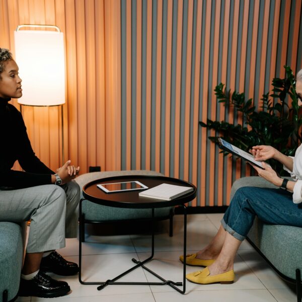 Uma cena de entrevista de trabalho