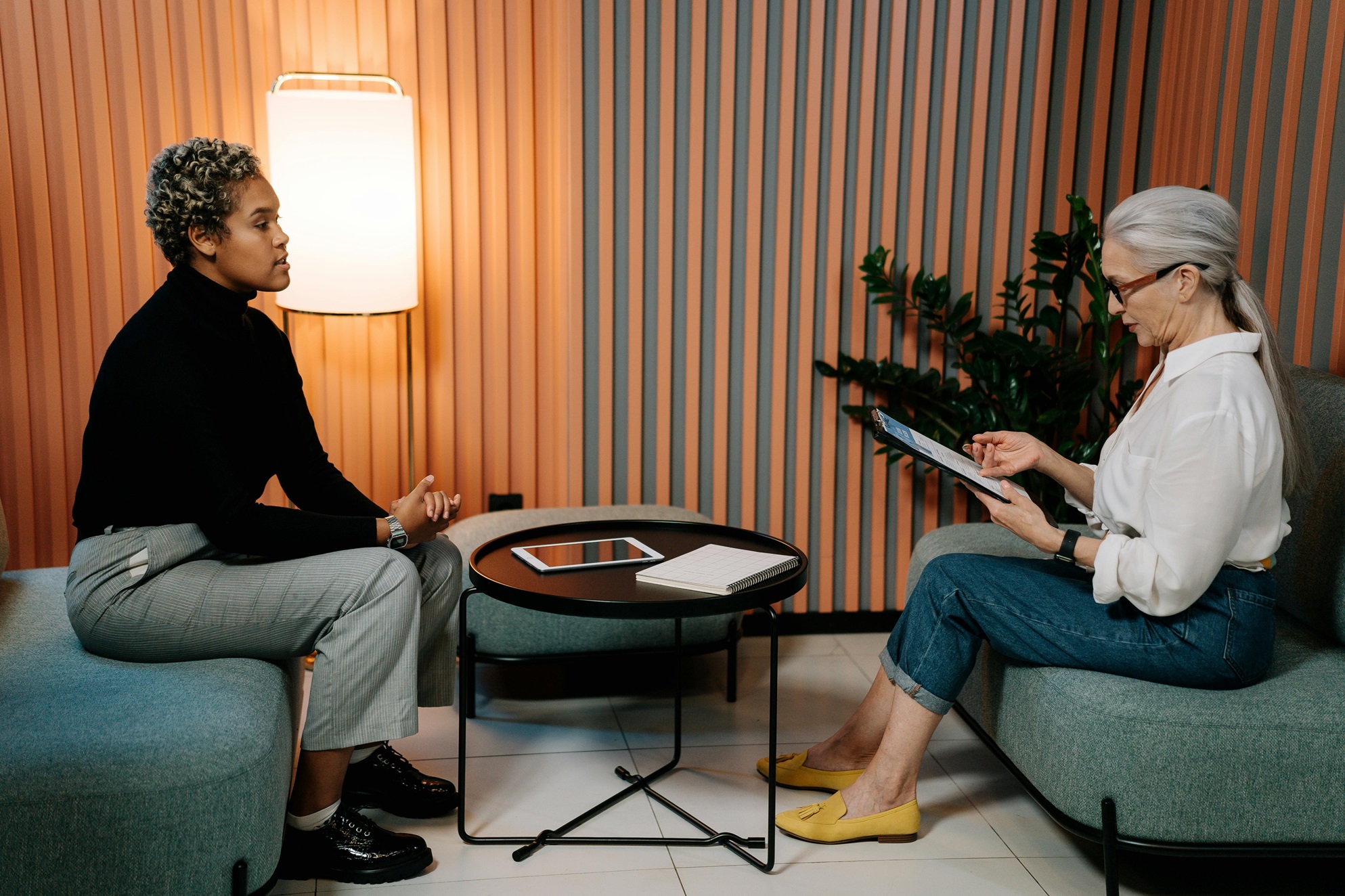 Uma cena de entrevista de trabalho